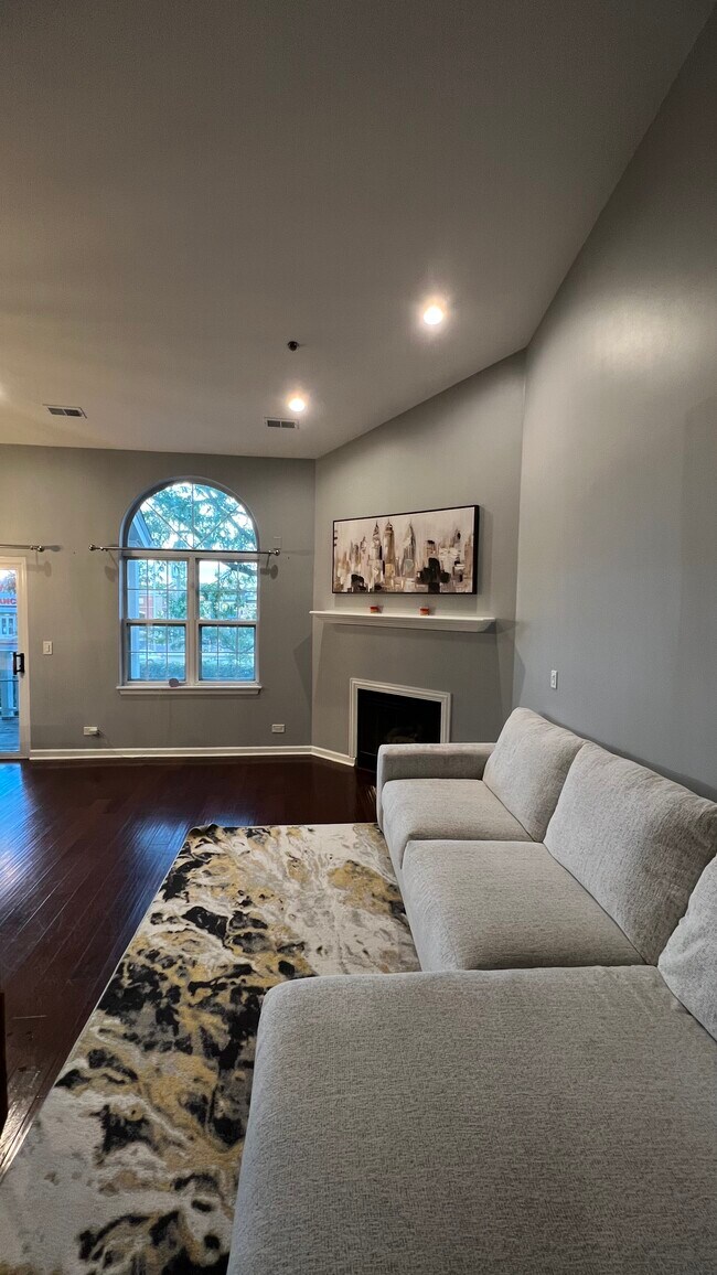 Building Photo - 475 Scots Dr