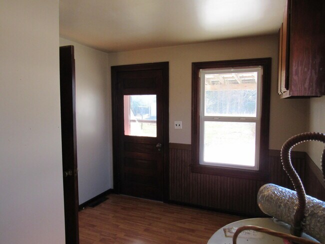 Building Photo - 636 W Washington St