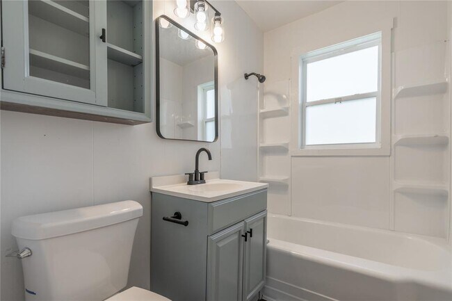 Building Photo - 1202 Mark St