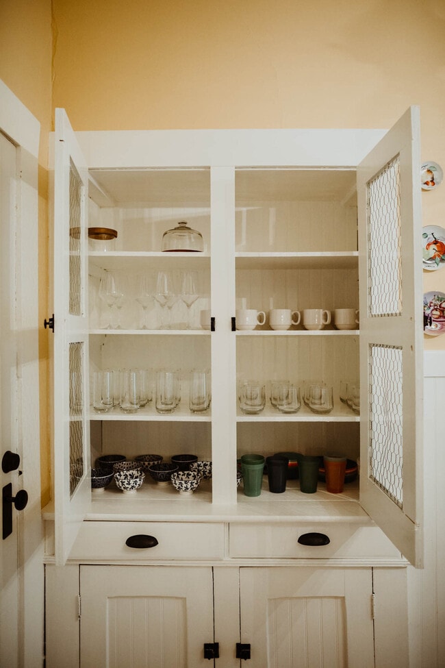 Building Photo - 108 W 6th St