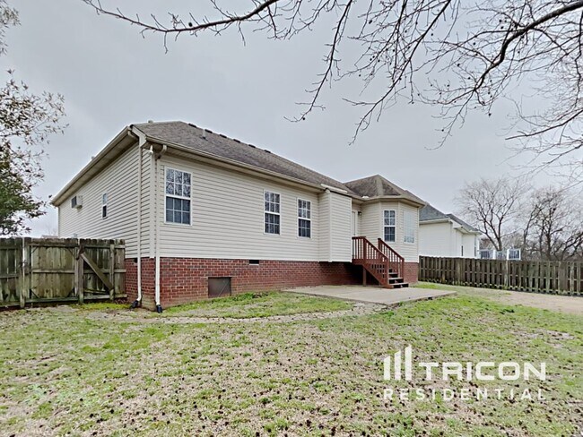 Building Photo - 289 Iris Dr