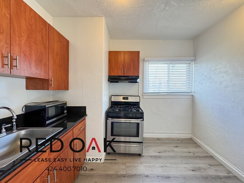 Building Photo - 728 S Berendo St