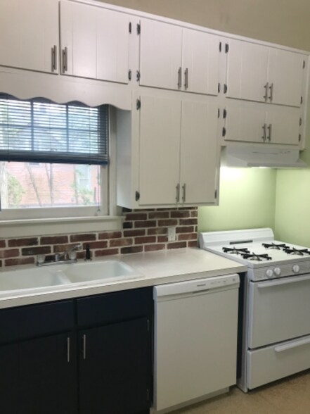 Building Photo - 209 S Woodbridge St