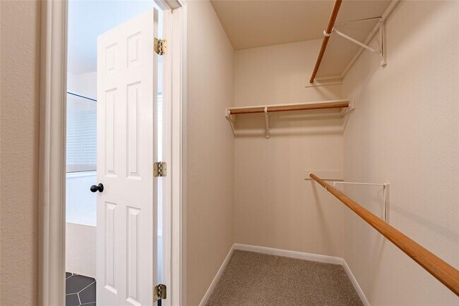 Building Photo - 906 Moon Glow Dr