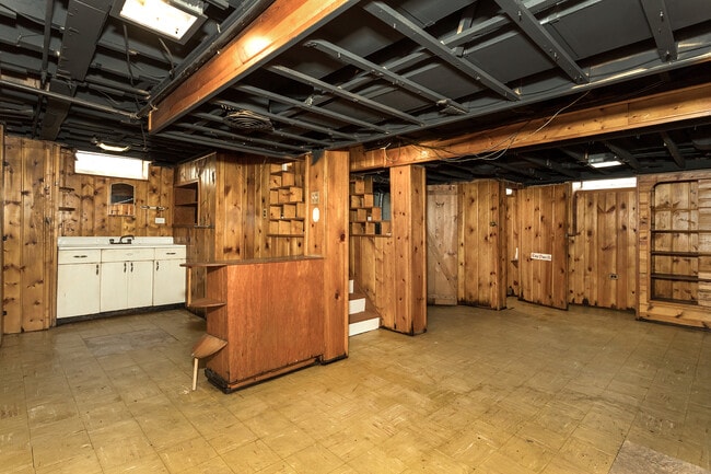 Building Photo - 9238 Artesian St
