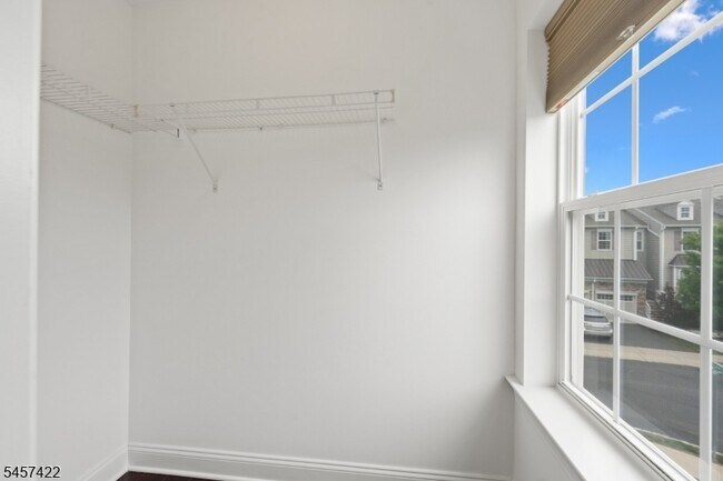 Building Photo - 33 Cortland Pl
