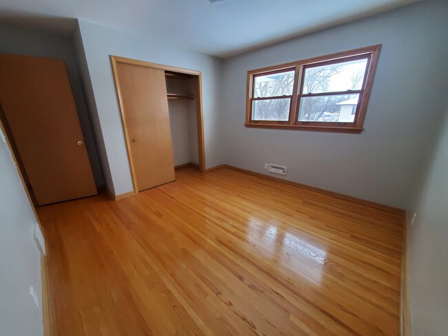 Front bedroom - 6158 Park Ave