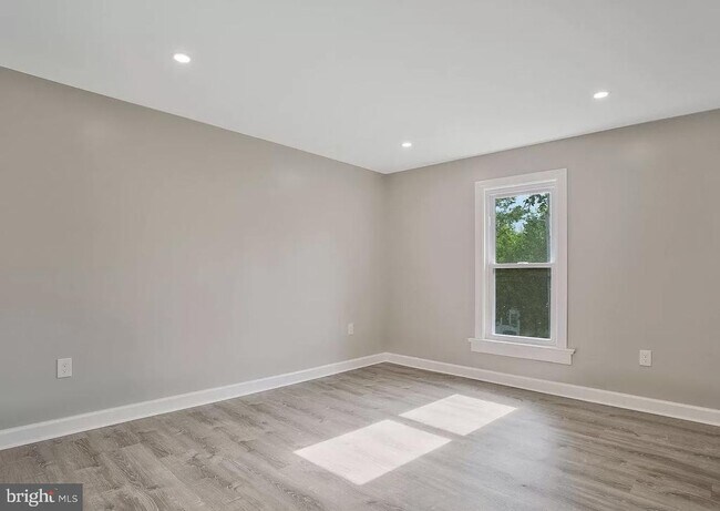 Building Photo - 8700 Maple Ave