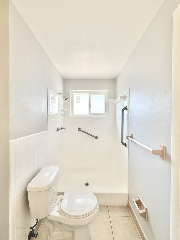 Building Photo - 1501 S Hillcrest Ave