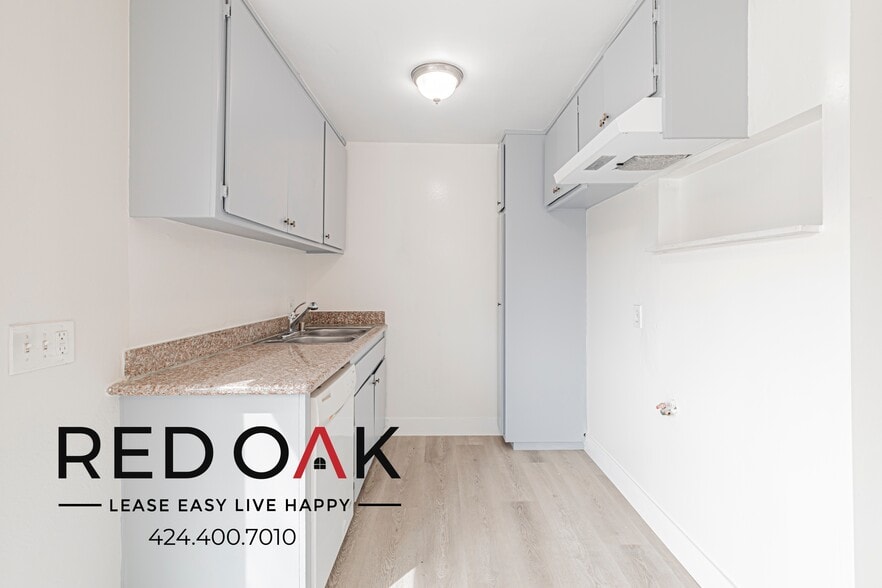 Building Photo - 7350 Hazeltine Ave