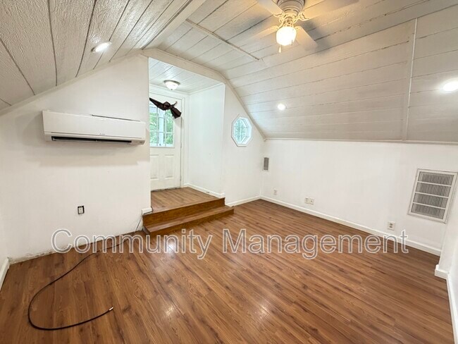 Building Photo - 18819 Greenwell Springs Rd