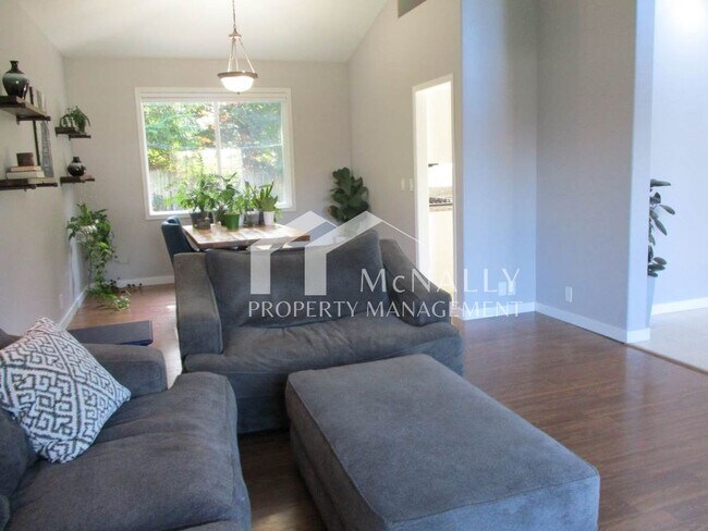 Building Photo - Modern 3-Bedroom, 2.5 Bath Home in a Point Richmond Ridge Cul-de-Sac