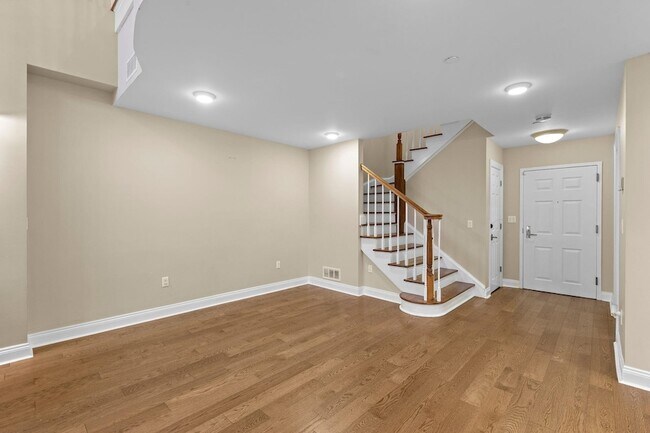 Building Photo - 208 Shearwater Ct W