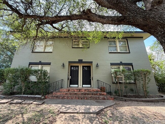 Primary Photo - 110 Barilla Pl