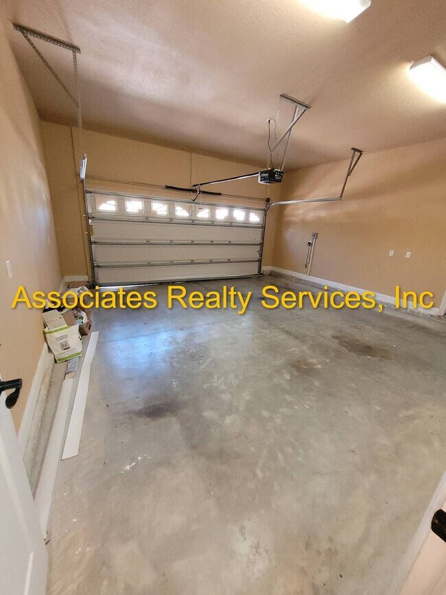 Building Photo - Modern 3BR/2BA Home with Open Concept Livi...
