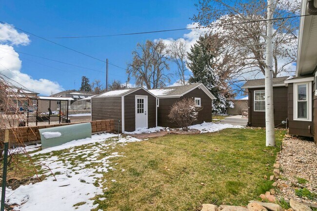 Building Photo - Charming Lake Loveland Ranch - Cozy Comfort & Unbeatable Location!