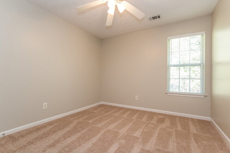 Building Photo - 126 Springbottom Dr SE