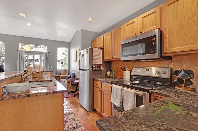 Building Photo - Utilities included- Gorgeous Townhome with Garage