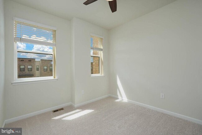 Building Photo - 869 Amity St