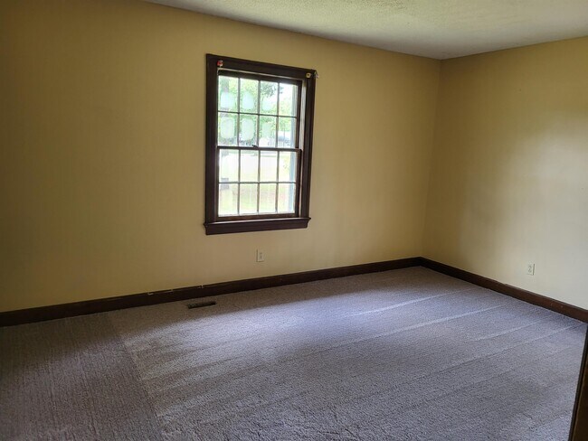 Building Photo - 3321 Oak Hill Dr