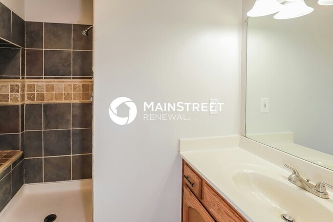 Building Photo - 3 Bedroom Pet-Friendly Home in Lees Summit...