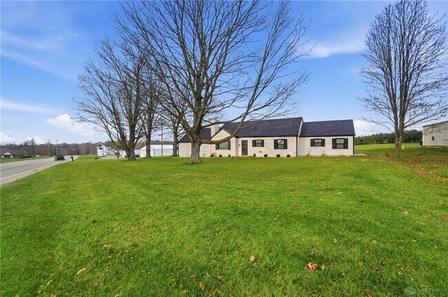 Building Photo - 318 E Central Ave