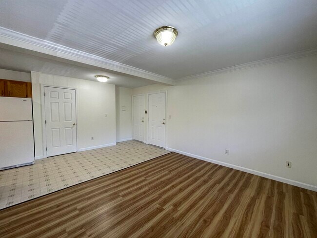 Building Photo - 3961 Brown Ave