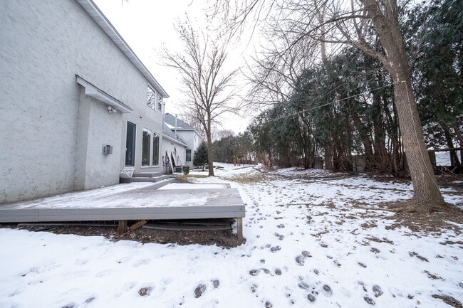 Building Photo - 3290 N Shore Dr