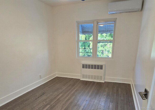 Building Photo - 74-11 85th Dr