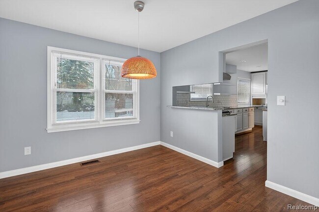 Building Photo - 126 Orchardale Dr