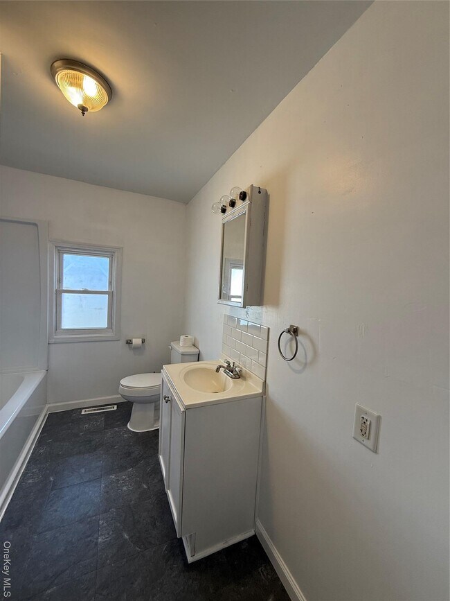 Building Photo - 657 Eatontown Rd