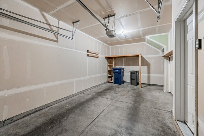 Building Photo - Looking for a place to call home, look no further.  Move-in ready, call and schedule a showing.