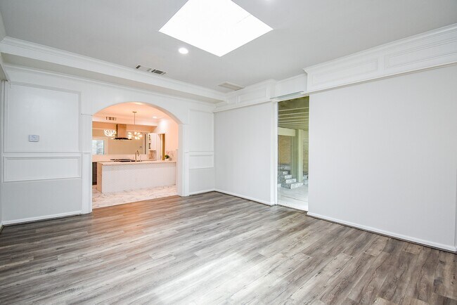 Building Photo - 201 Vanderpool Ln