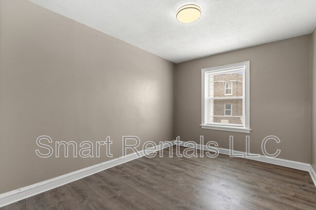 Building Photo - 4205 Ellenwood Ave