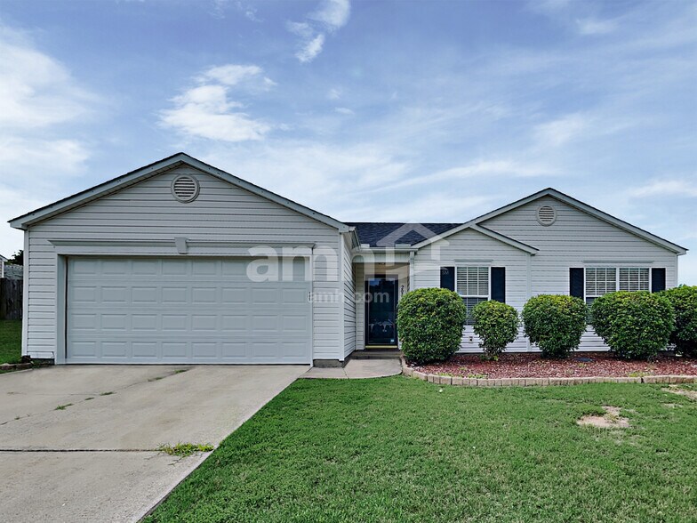Primary Photo - 208 Winding Willow Trl