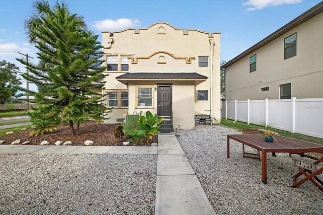 Building Photo - 2208 N Blvd