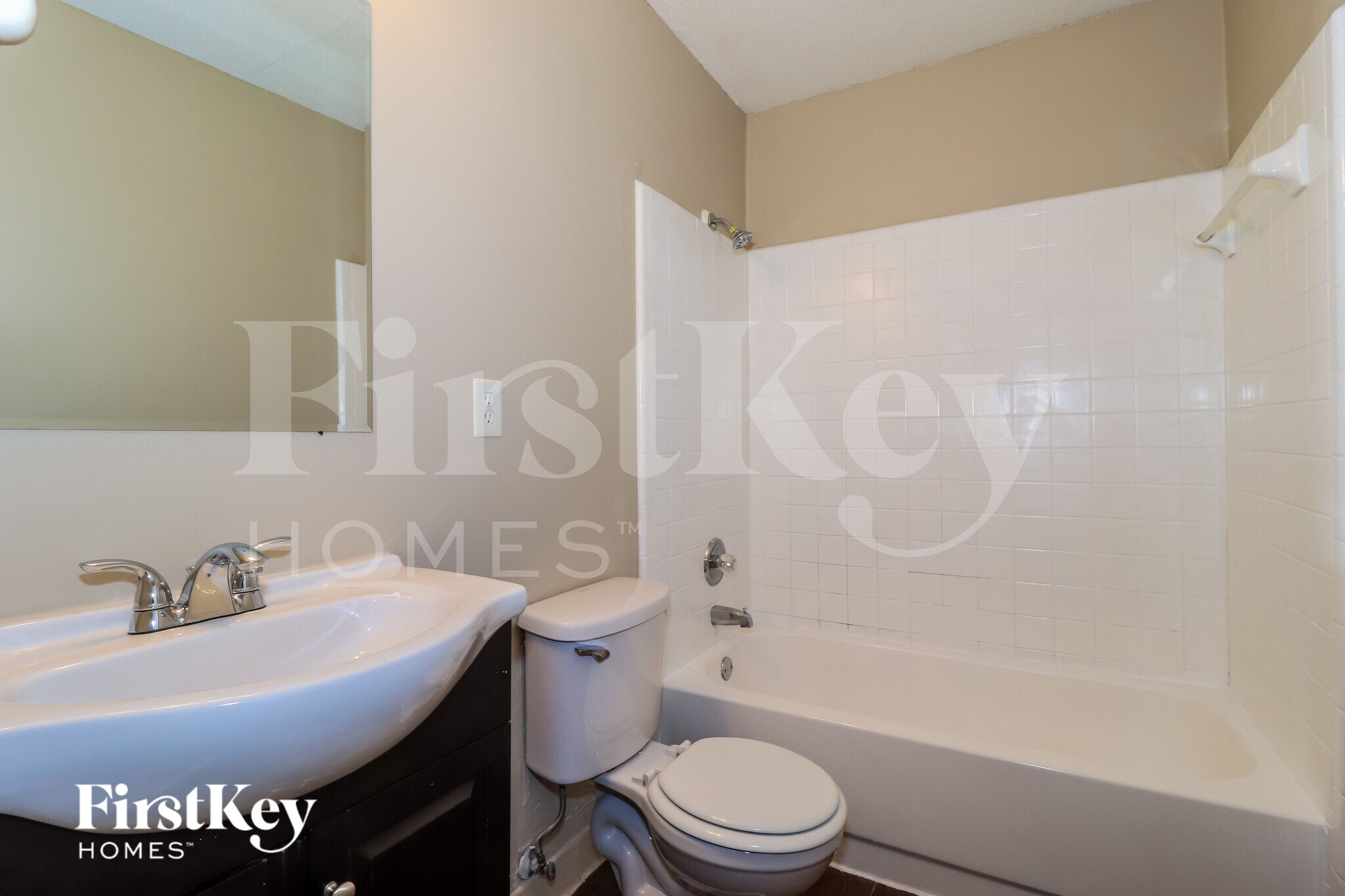 Building Photo - 970 Hawkview Dr