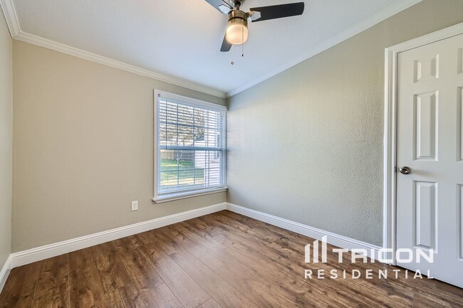 Building Photo - 3920 Calmont Ave