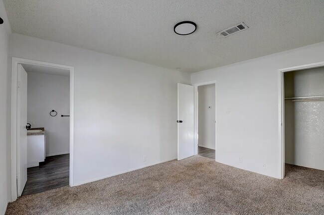 Building Photo - 11727 Greensbrook Forest Dr