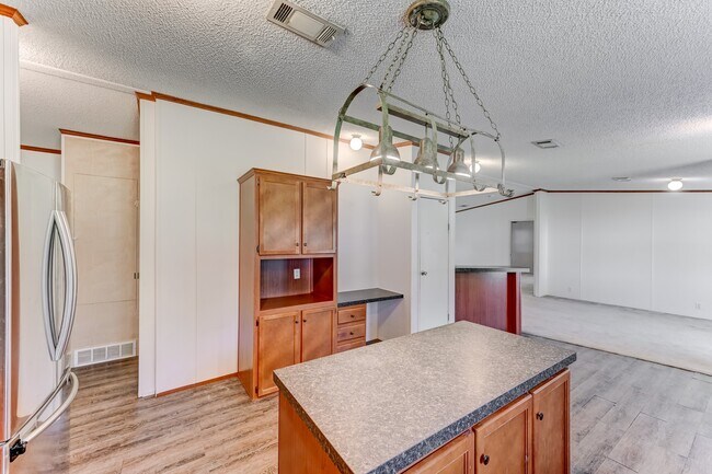 Building Photo - 418 County Rd 643