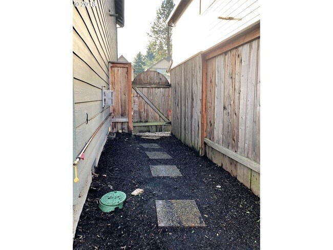 Building Photo - 3-Bedroom Home in SW Beaverton!