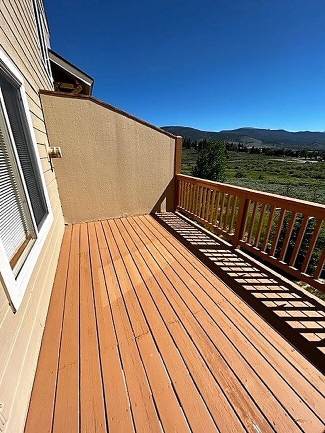 Building Photo - 592 Meadow Wood Cir