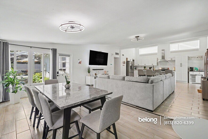 Building Photo - 4526 W Beachway Dr
