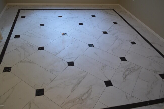 Building Photo - 1701 E Colter St