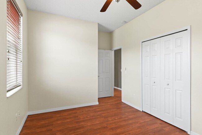 Building Photo - 3 bedroom, 3 bath with flex space  in Wint...