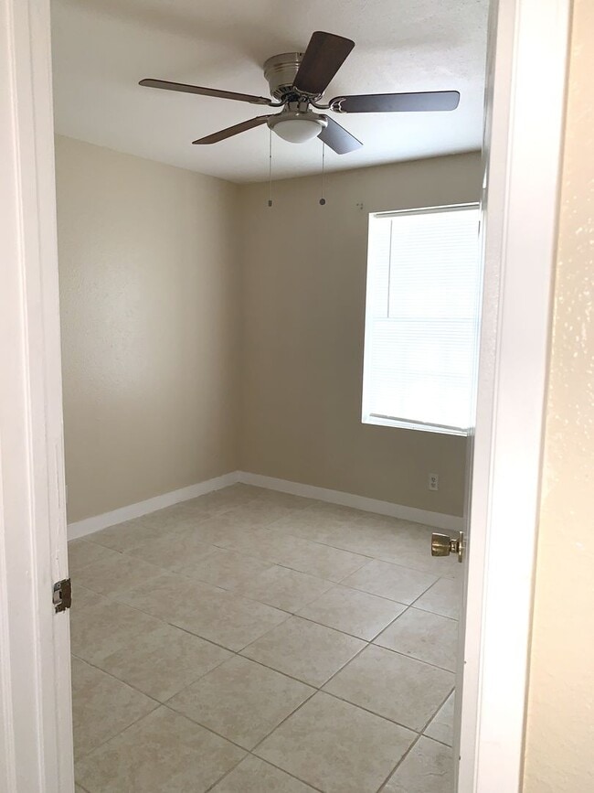 Building Photo - Newly refreshed spacious 2bedrooms,2 baths duplex in Eagle Lake, TX.
