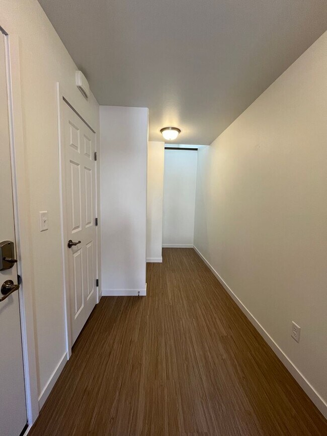 Building Photo - 3 Bed 3 Bath TownHome