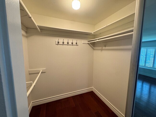 Building Photo - 10 Sunridge