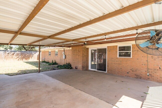 Building Photo - 1046 Jan Lee Dr