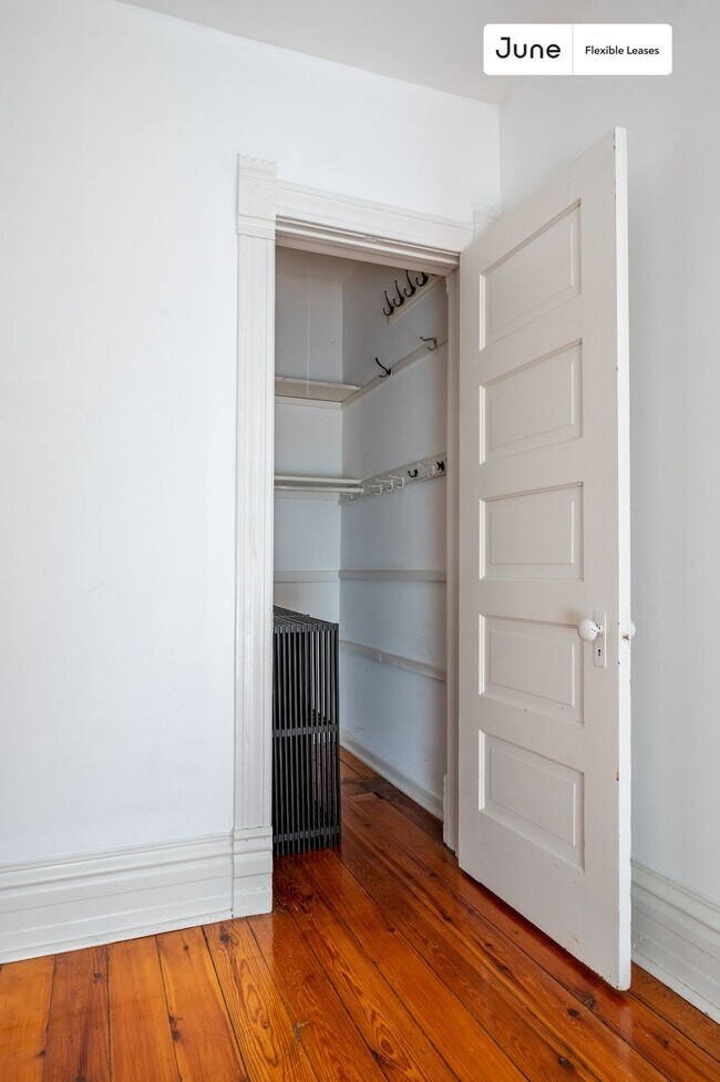 Building Photo - 3434 N Paulina St